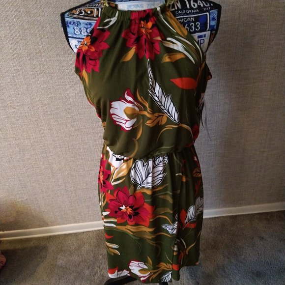 MSK Dresses & Skirts - BNWT - MSK PETITE - GEORGEOUS DRESS - GOLD ACCENTS - SIZE PM